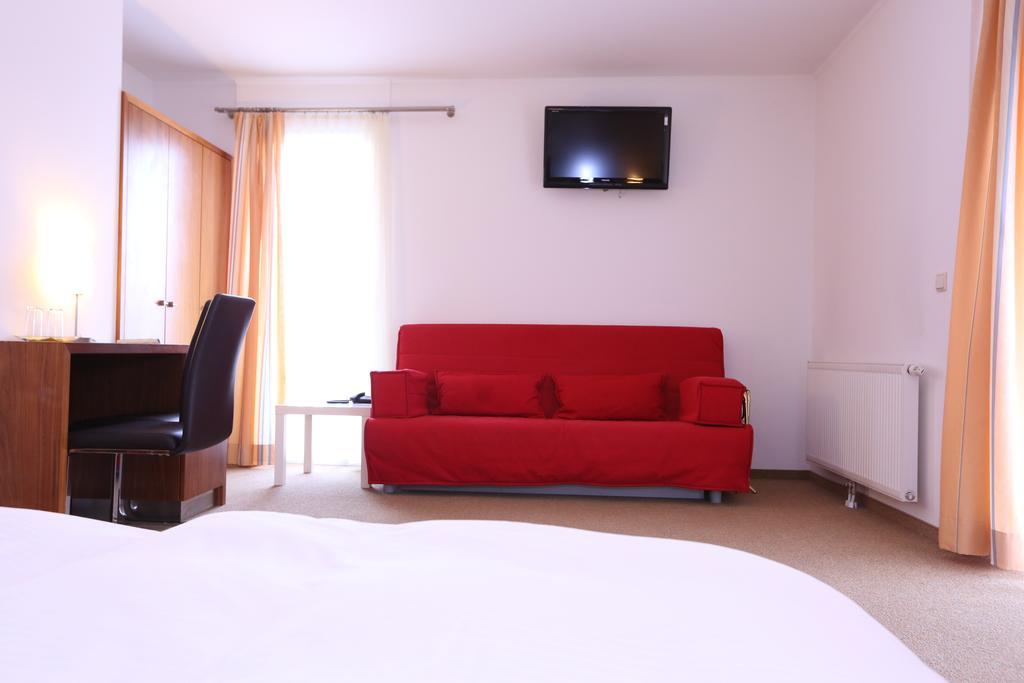 Hotel & Konditorei May Neufeld an der Leitha Habitación foto