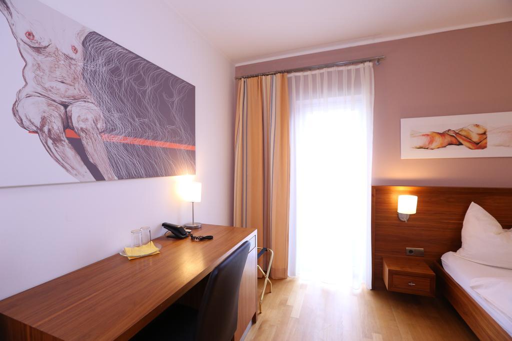 Hotel & Konditorei May Neufeld an der Leitha Habitación foto